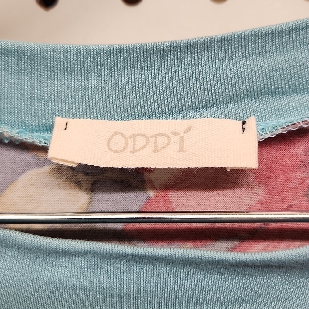 Oddy Top Floral Tucked At Waist NWOT - Picture 2 of 6